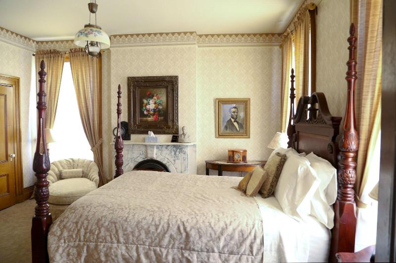 The Victorian Mansion image