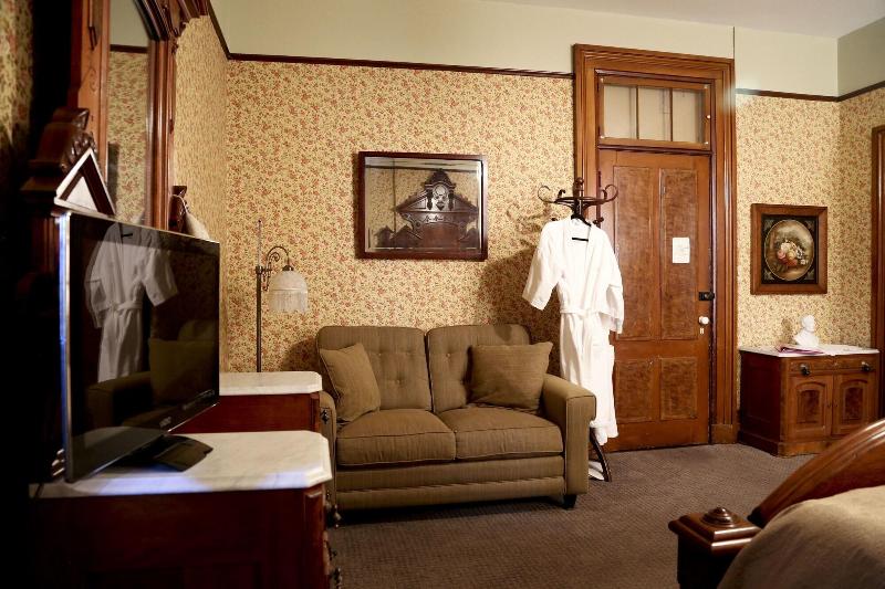 The Victorian Mansion image