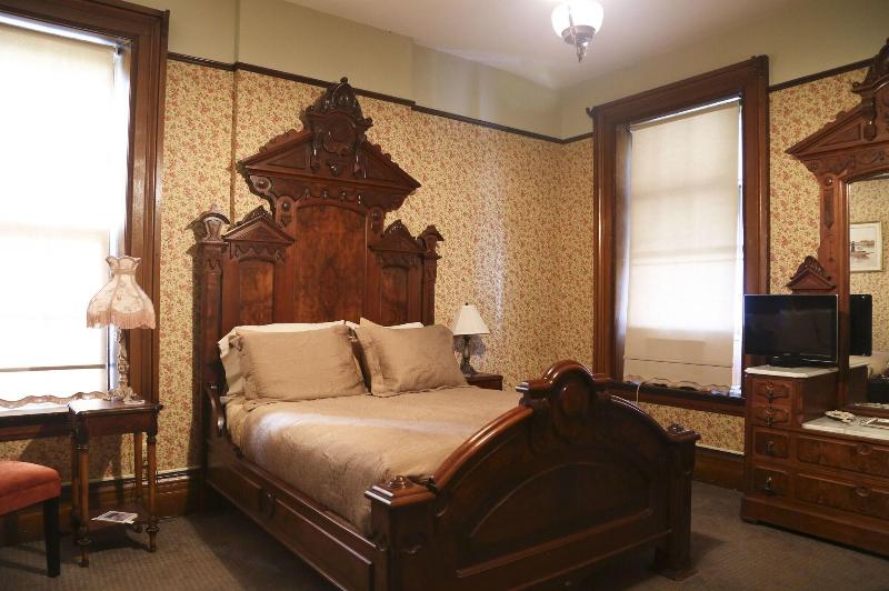 The Victorian Mansion image