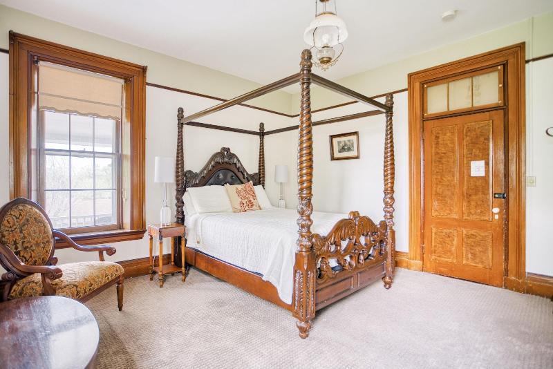 The Victorian Mansion image