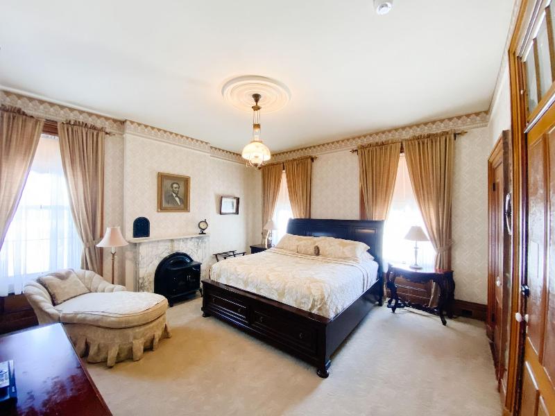 The Victorian Mansion image
