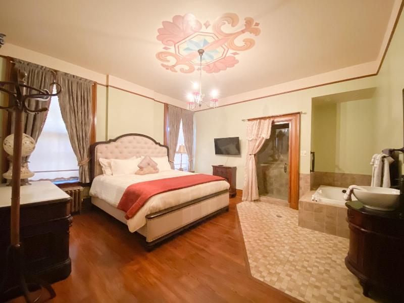 The Victorian Mansion image