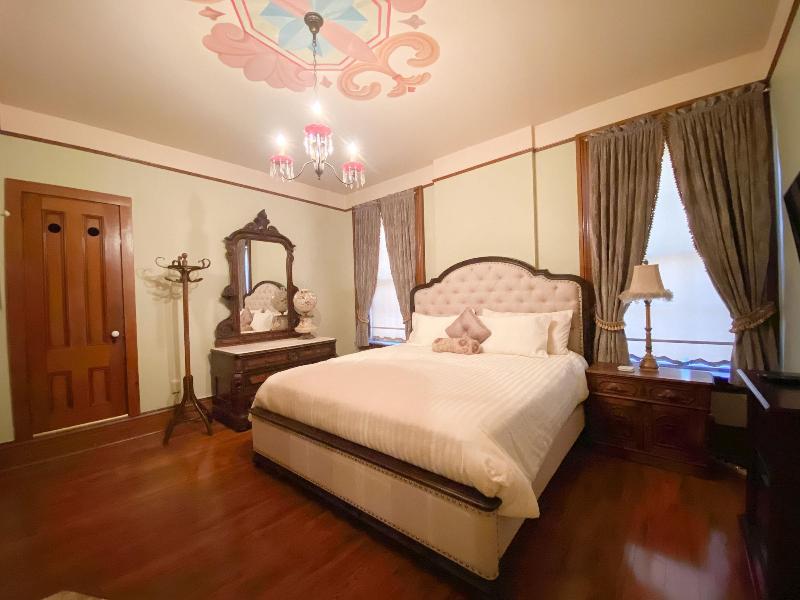 The Victorian Mansion image