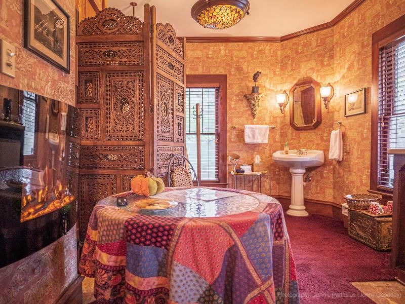 Cliff Cottage Inn - Victorian B&B and Boutique Hot