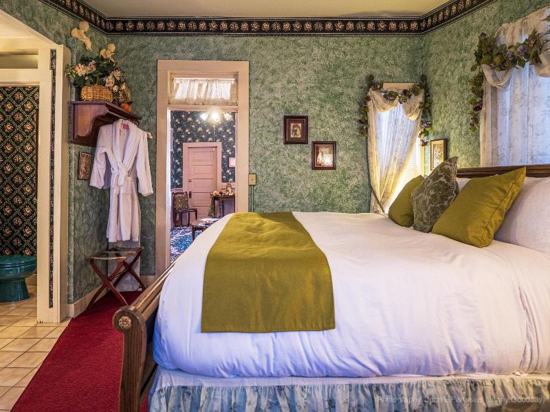 Cliff Cottage Inn - Victorian B&B and Boutique Hot 4