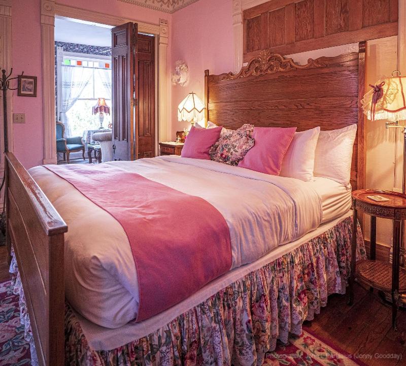 Cliff Cottage Inn - Victorian B&B and Boutique Hot 3