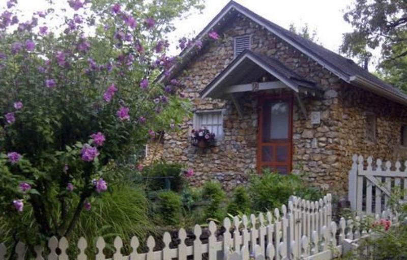 Rock Cottage Gardens B&B