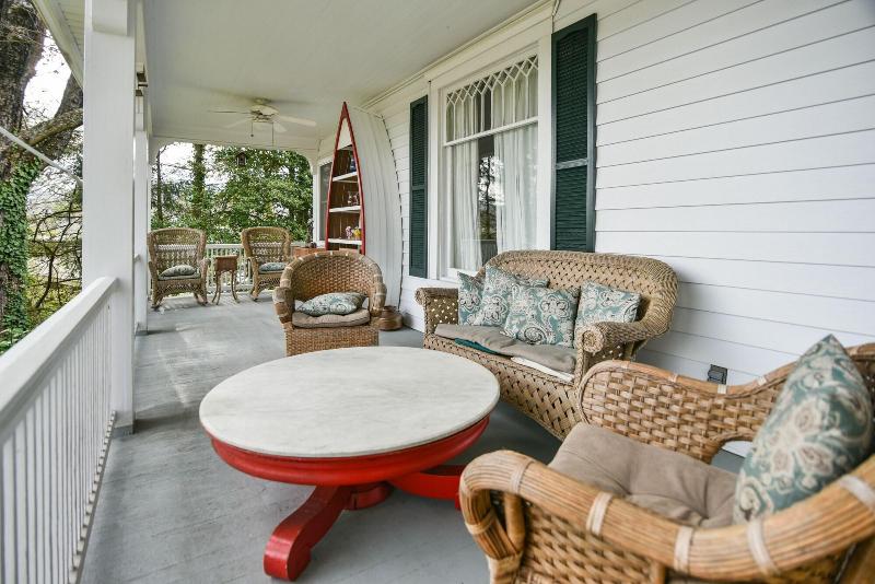 Love Lane Bed & Breakfast image