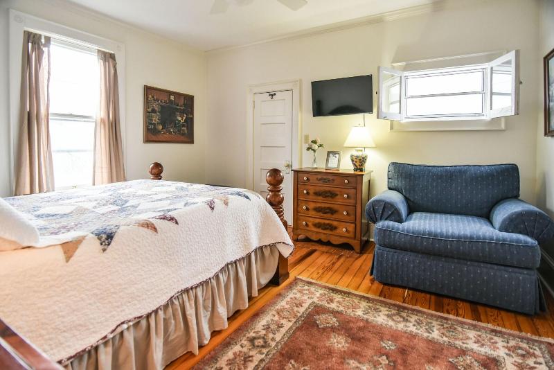 Love Lane Bed & Breakfast image