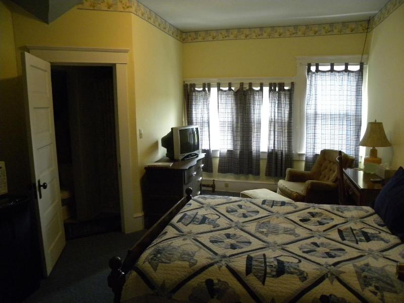 Victorian Charm Inn image