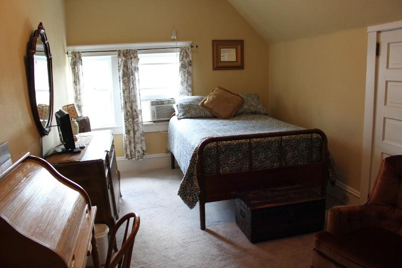 Victorian Charm Inn image