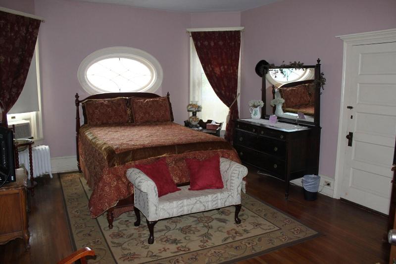 Victorian Charm Inn image