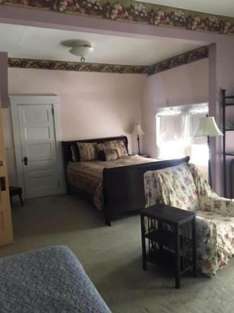 Victorian Charm Inn image