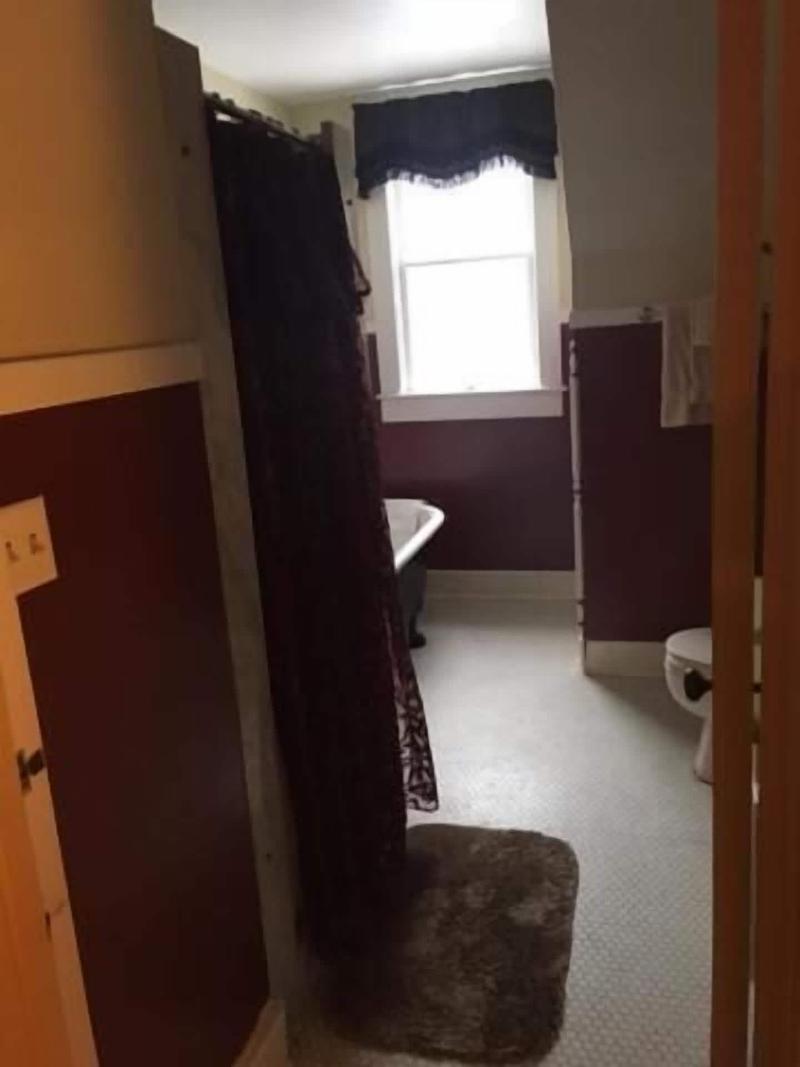 Victorian Charm Inn image