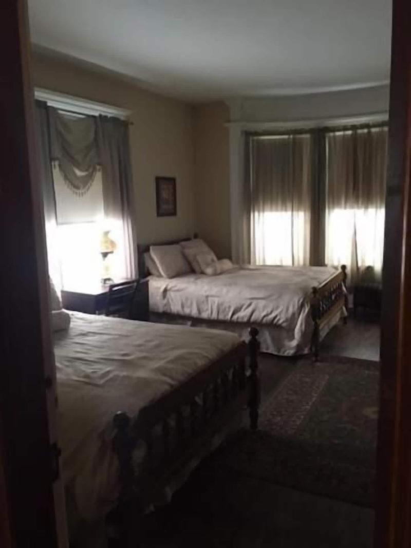 Victorian Charm Inn image