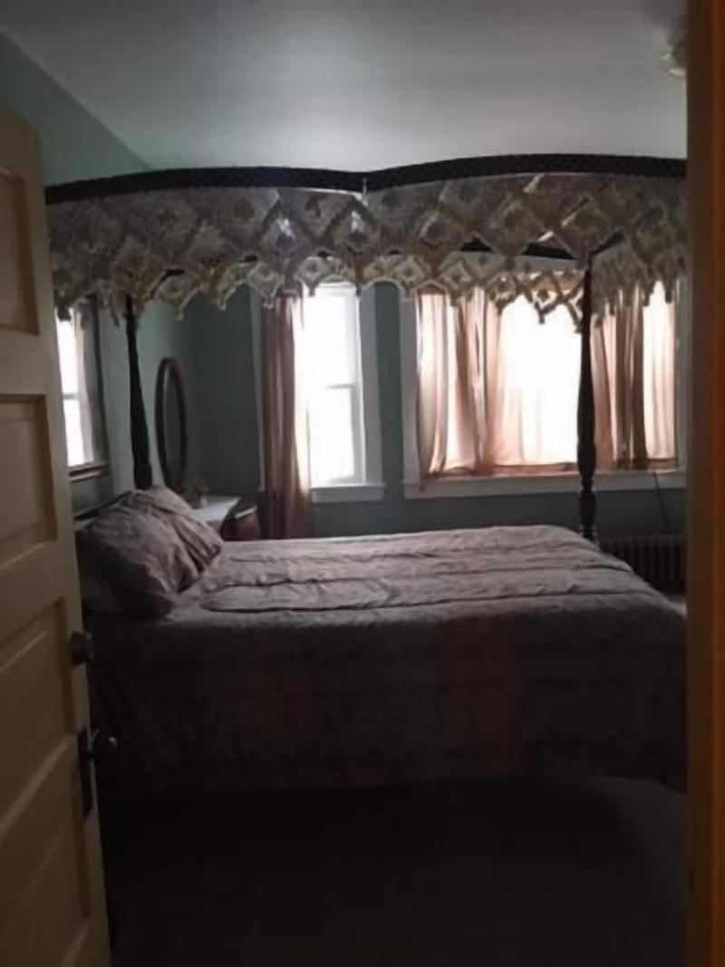 Victorian Charm Inn image