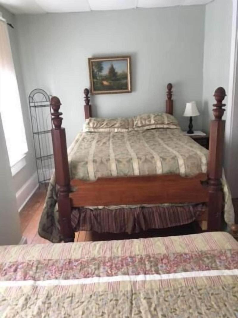 Victorian Charm Inn image
