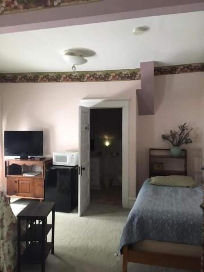 Victorian Charm Inn image