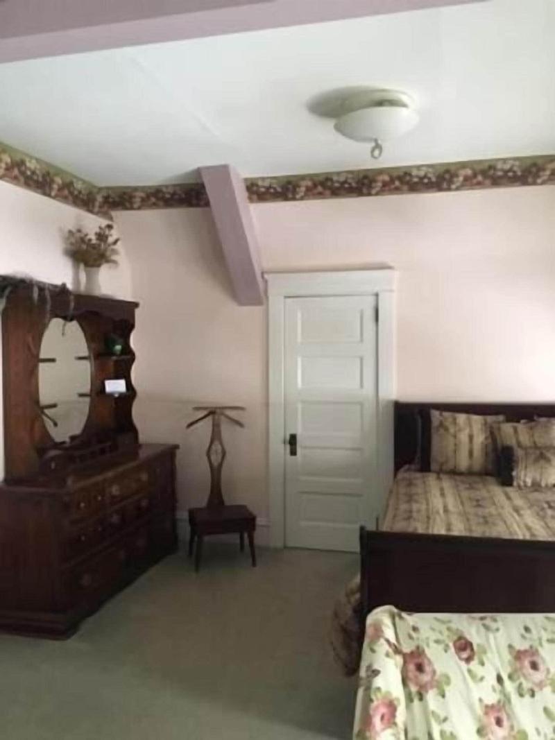 Victorian Charm Inn image