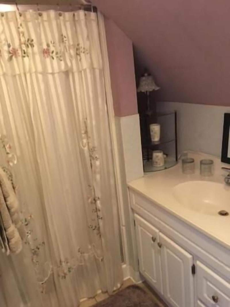 Victorian Charm Inn image