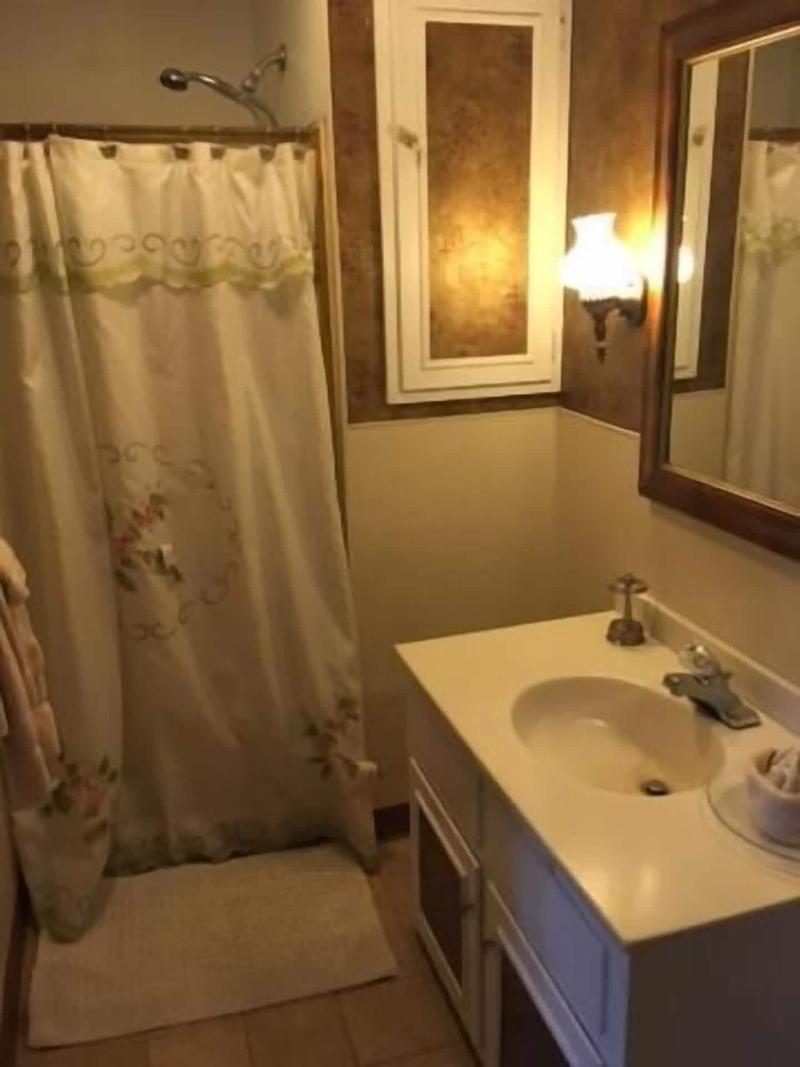 Victorian Charm Inn image