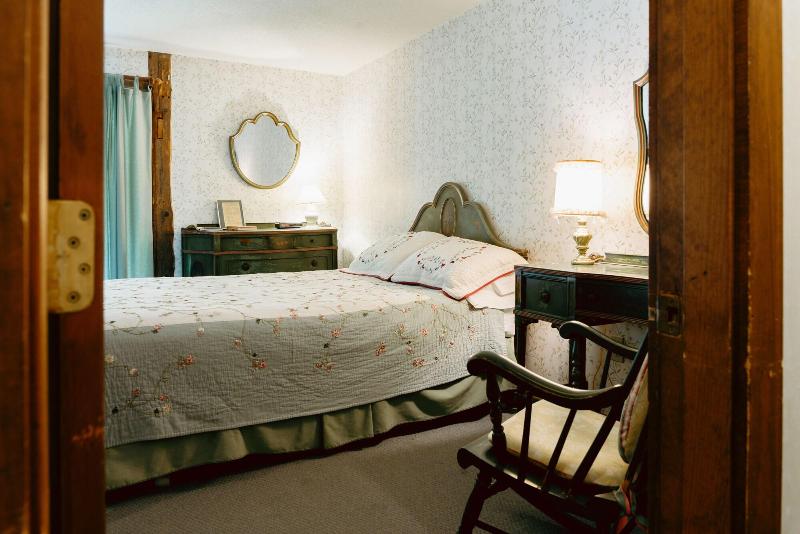 The Elm City Carriage Barn image