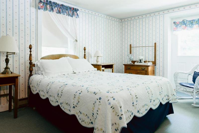 The Elm City Carriage Barn image