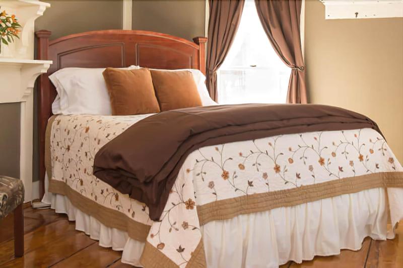 Golden Stage Inn Bed And Breakfast image
