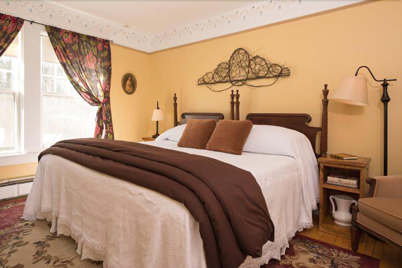 Golden Stage Inn Bed And Breakfast image
