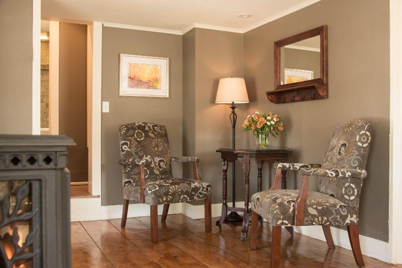 Golden Stage Inn Bed And Breakfast image