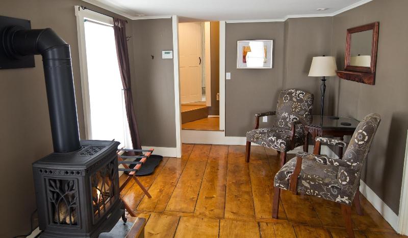 Golden Stage Inn Bed And Breakfast image