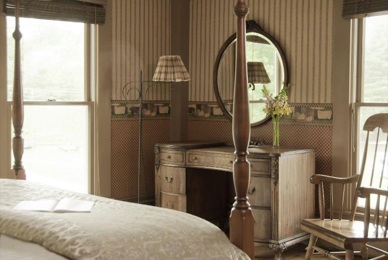 Golden Stage Inn Bed And Breakfast image