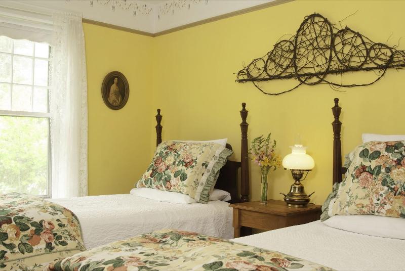 Golden Stage Inn Bed And Breakfast image