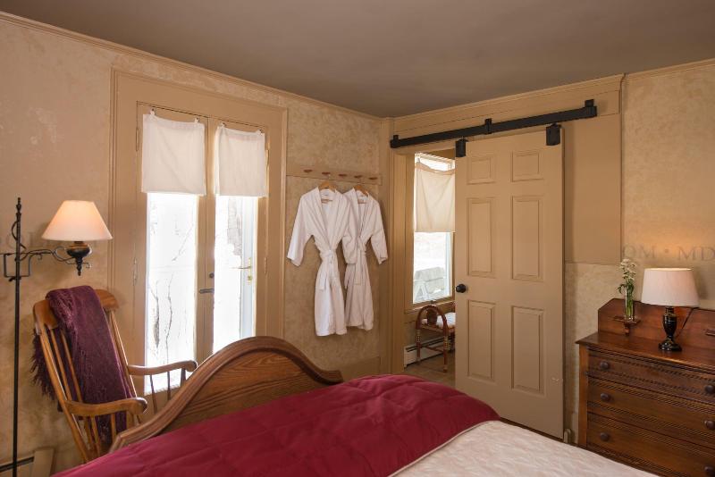 Golden Stage Inn Bed And Breakfast image