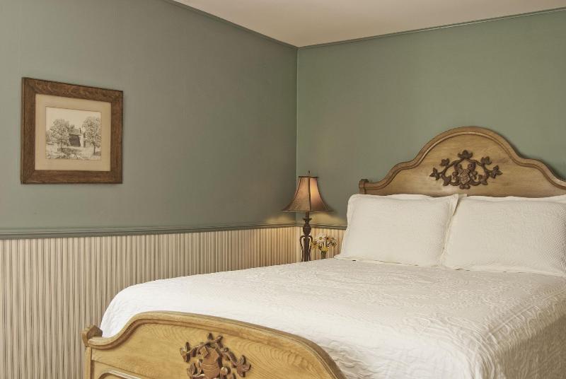 Golden Stage Inn Bed And Breakfast image