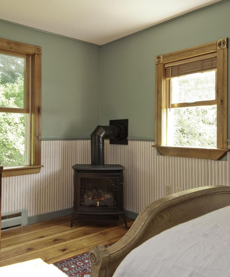 Golden Stage Inn Bed And Breakfast image