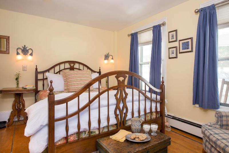 Golden Stage Inn Bed And Breakfast image
