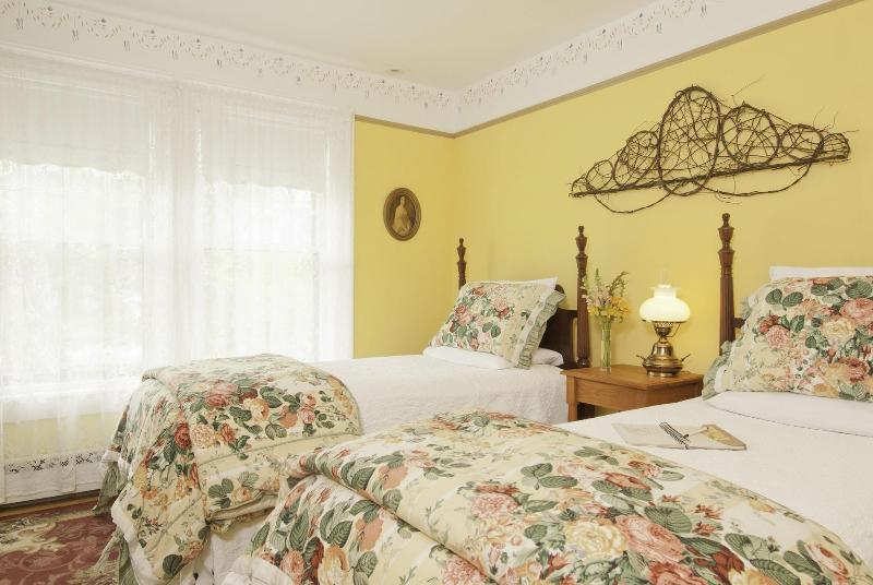 Golden Stage Inn Bed And Breakfast image