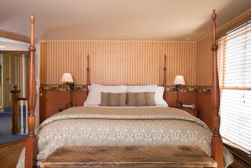 Golden Stage Inn Bed And Breakfast image