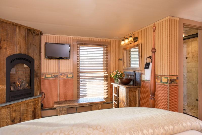 Golden Stage Inn Bed And Breakfast image