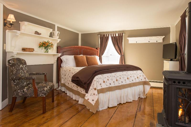 Golden Stage Inn Bed And Breakfast image
