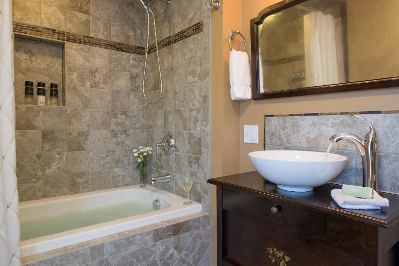 Golden Stage Inn Bed And Breakfast image