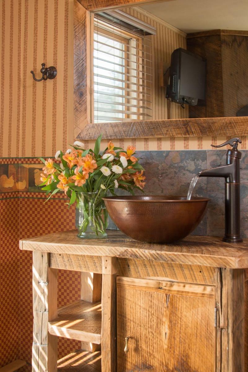 Golden Stage Inn Bed And Breakfast image