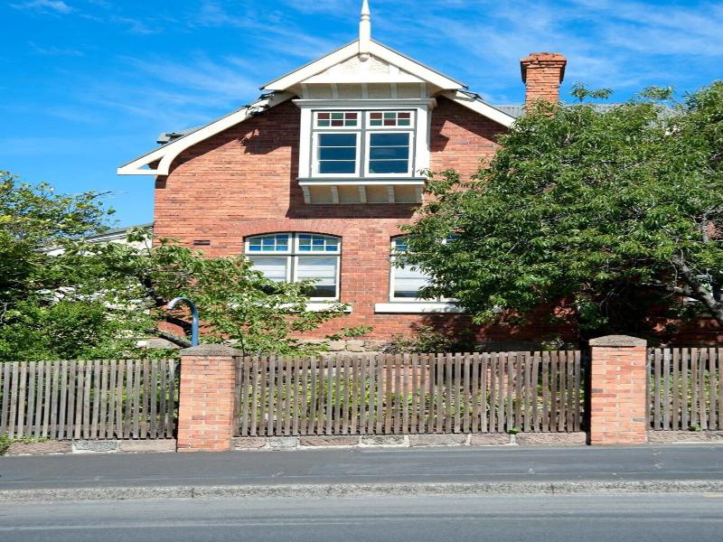 Lowena Cafe And Accommodation