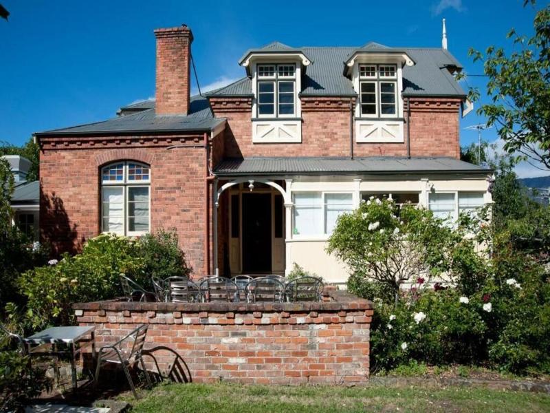 Lowena Cafe And Accommodation