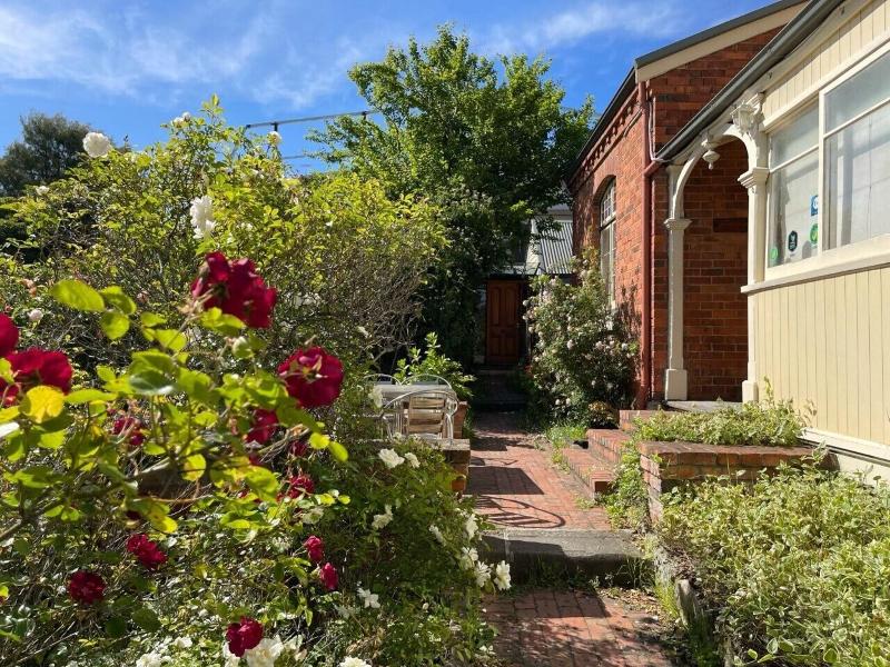 Lowena Cafe And Accommodation