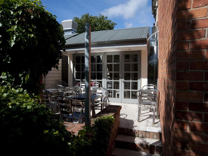 Lowena Cafe And Accommodation