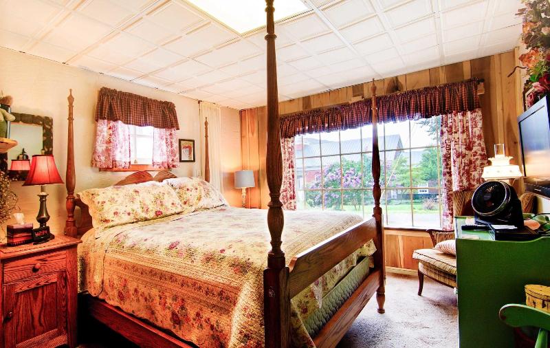 Lily Garden Bed And Breakfast image