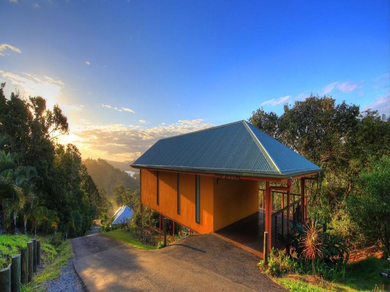 Maleny Tropical Retreat Balinese B&b image