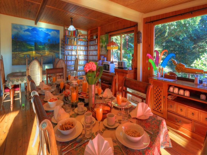 Maleny Tropical Retreat Balinese B&b image